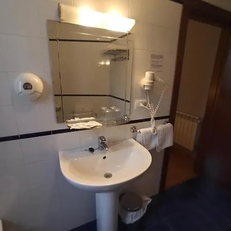 호텔 La Estrada 2*